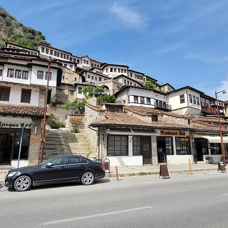 Guest House Mangalem เบราท ภายนอก รูปภาพ