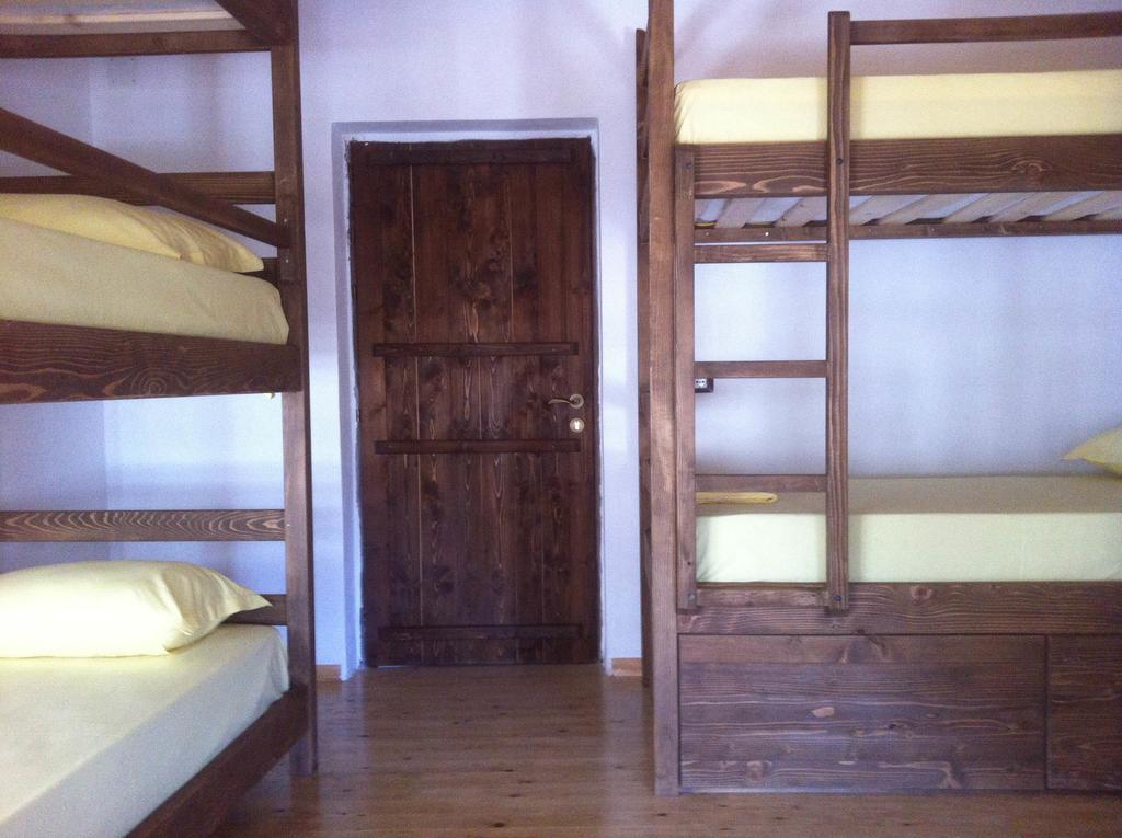 Guest House Mangalem เบราท ภายนอก รูปภาพ