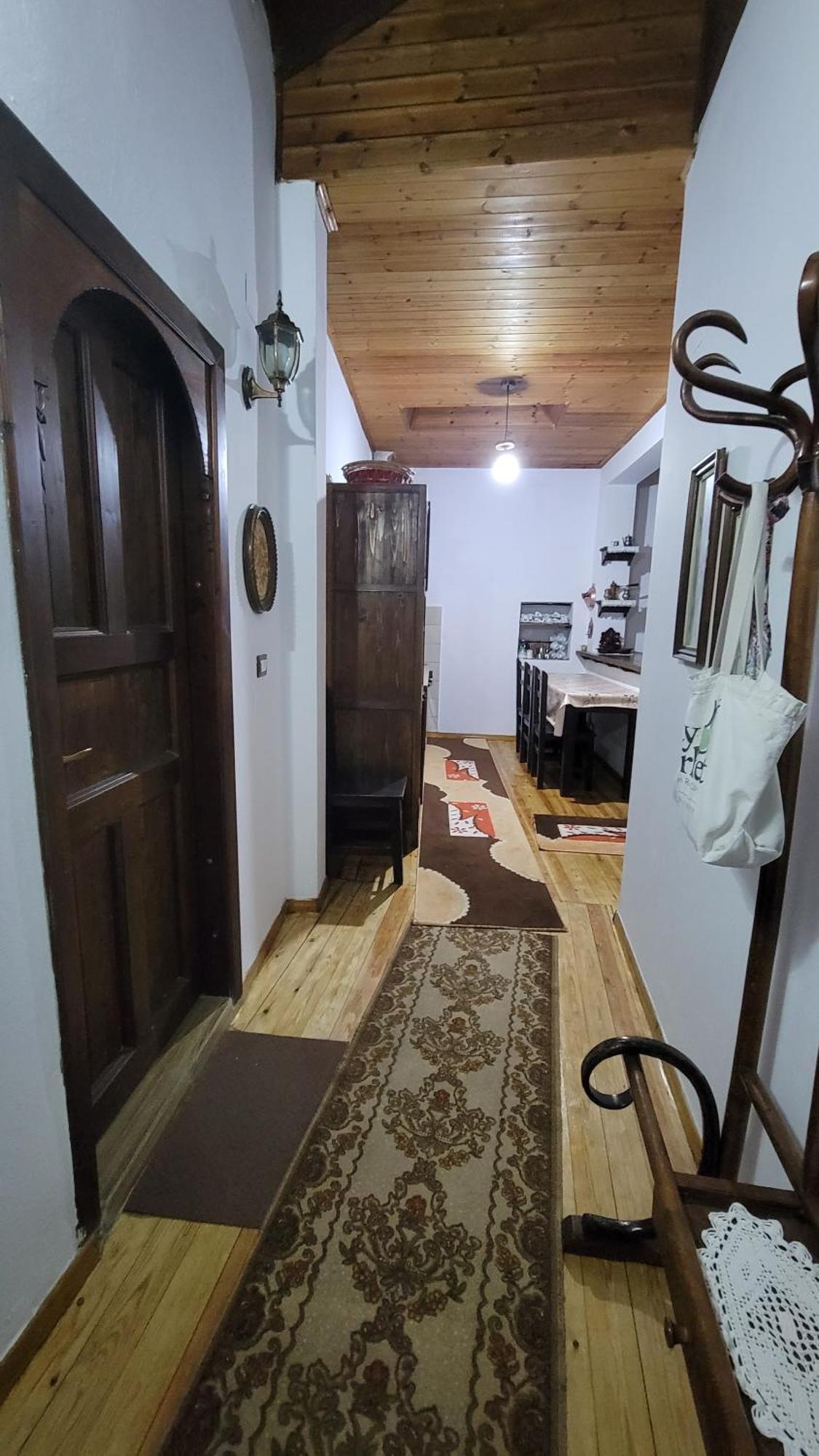 Guest House Mangalem เบราท ภายนอก รูปภาพ