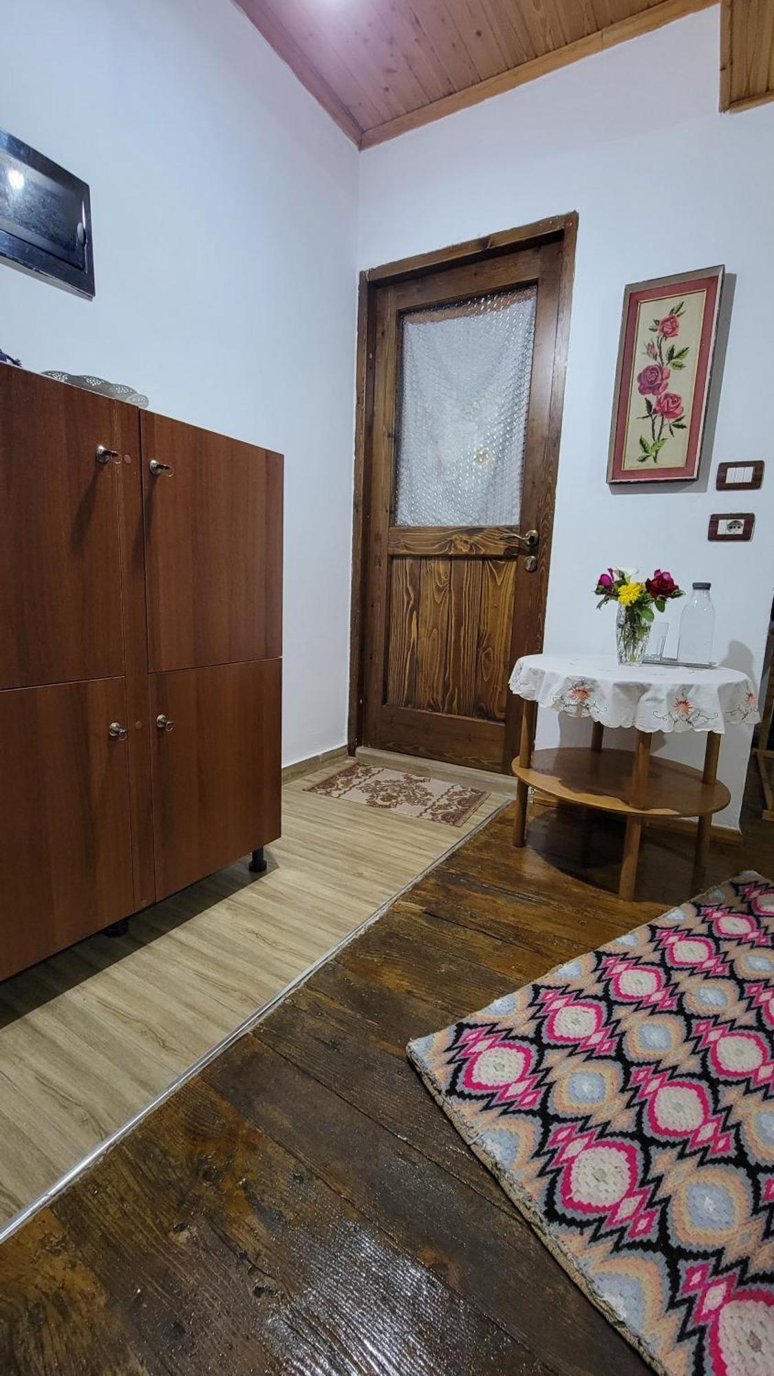 Guest House Mangalem เบราท ภายนอก รูปภาพ