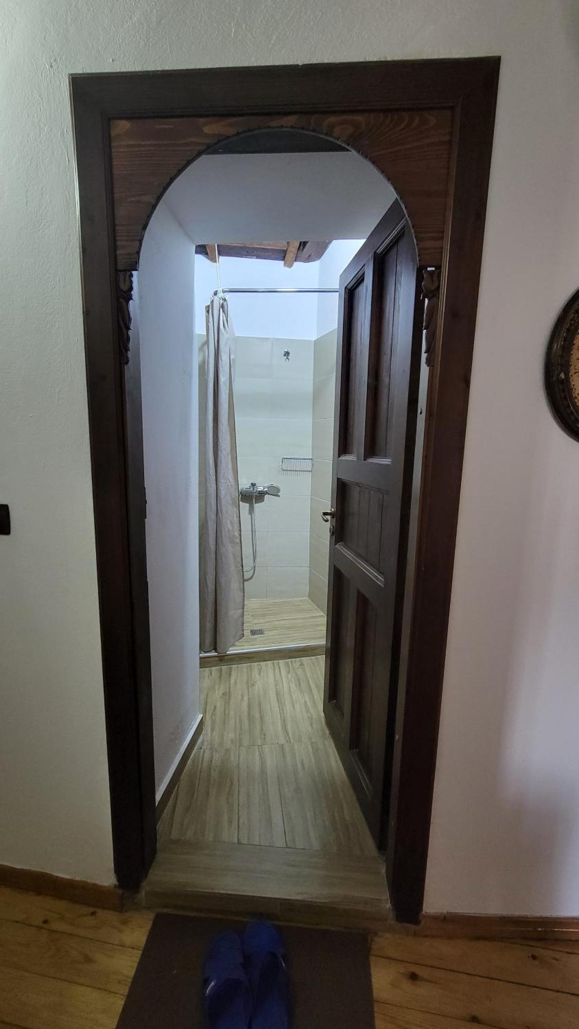 Guest House Mangalem เบราท ภายนอก รูปภาพ